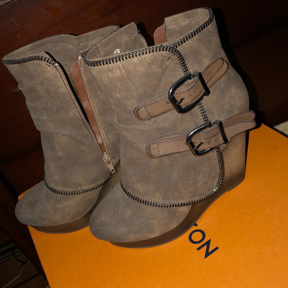 Not Rated Zipper Ankle Wedge Booties (Size 7.5)